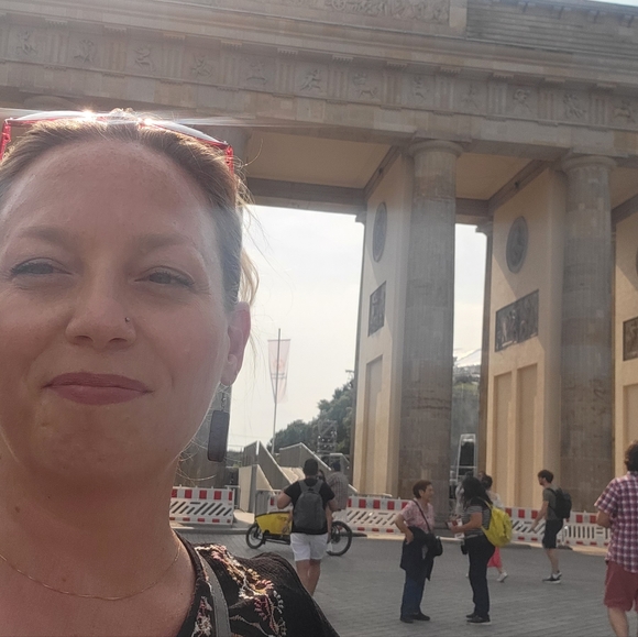 Meet your Posher, Marissa - Picture 5 of 5